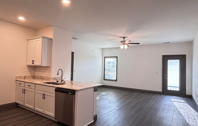 2 beds, 2 baths, 1,080 sqft, $1,075, Unit 123