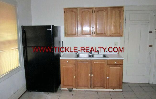 2 beds, 1 bath, $995, Unit C