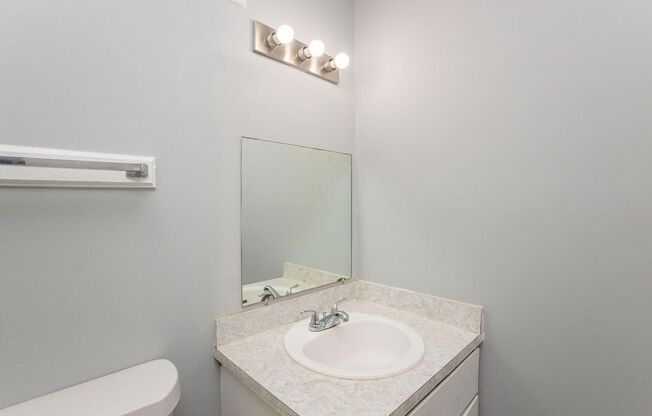 3 beds, 2.5 baths, 1,322 sqft, $950