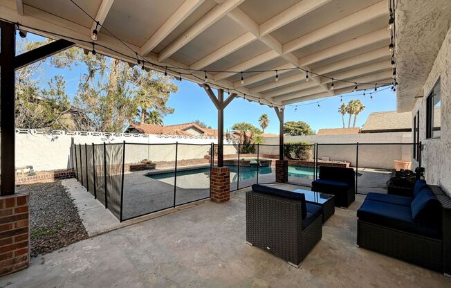 4 bedroom fully furnished home with a pool!