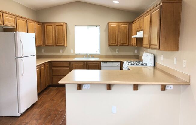 Move-In Ready!! 3640 Carisbrook Dr / 2 Story Home. 3 Bed, 3 Bath w/ 2 Car Garage