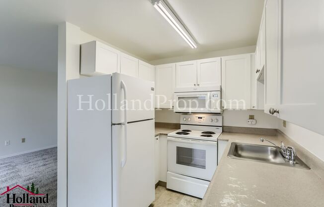 3 beds, 1.5 baths, 836 sqft, $1,595, Unit Unit C