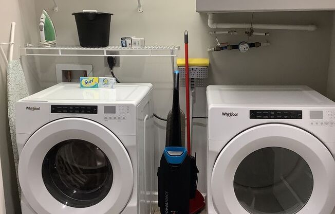 1 bed, 1 bath, $3,590, Unit 217-715