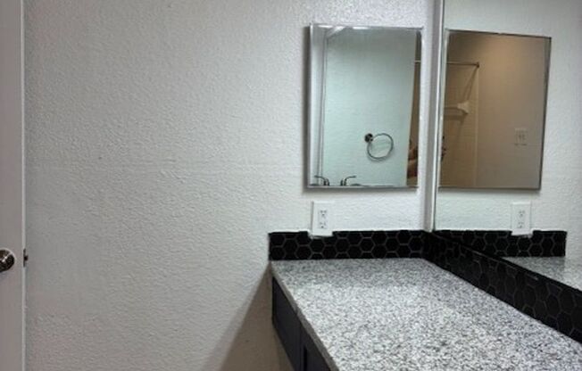 1 bed, 1 bath, 750 sqft, $925, Unit 6801