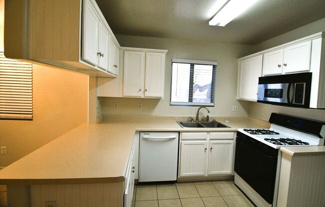 Great East Mesa Location! Freshly Painted! 8802 E. University Dr. Unit 1 Mesa, AZ 85207