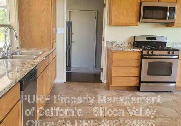 21224 Saratoga Hills Road