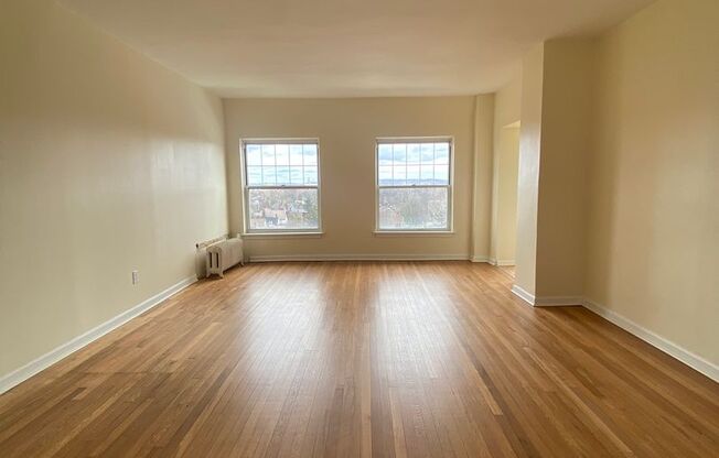 1 bed, 1 bath, 572 sqft, $1,510, Unit Old King Edward 86