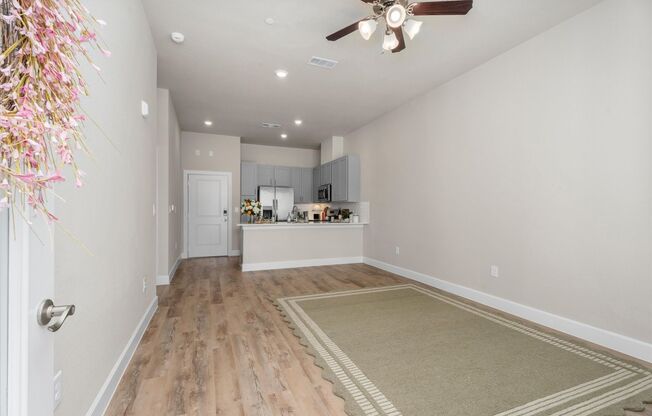 1 bed, 1 bath, 663 sqft, $1,450, Unit 433