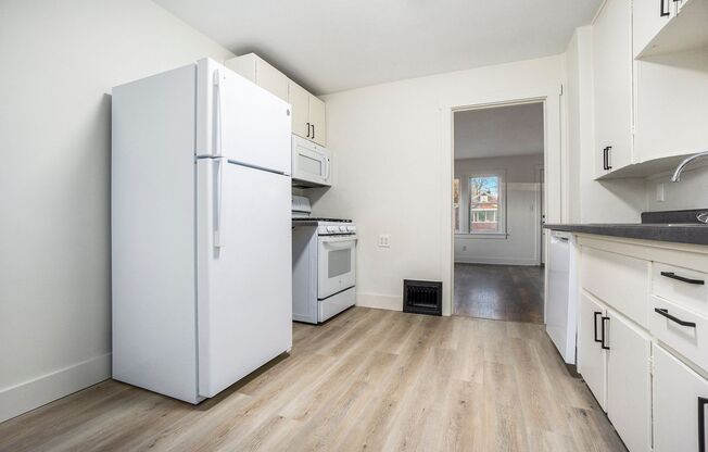 2 beds, 1 bath, $1,400