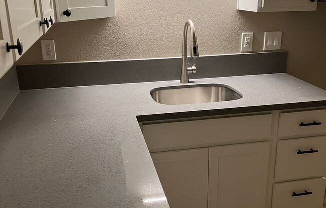 2 beds, 1 bath, 727 sqft, $1,695, Unit 23