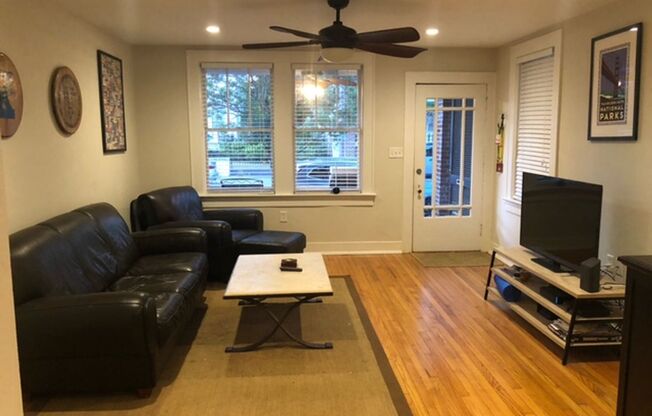 2 bedroom / 1 bath ~ Downtown Charleston