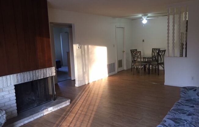 2 beds, 1.5 baths, 800 sqft, $850