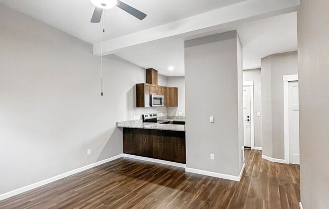 1 bed, 1 bath, 690 sqft, $1,300, Unit Cap5