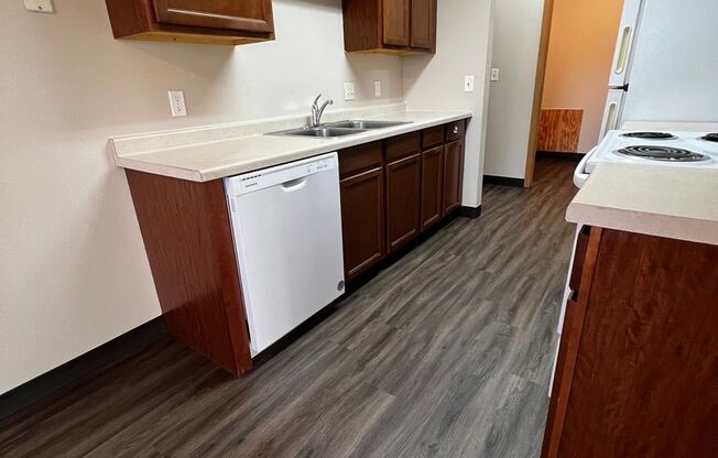 2 beds, 1 bath, 920 sqft, $775, Unit 310