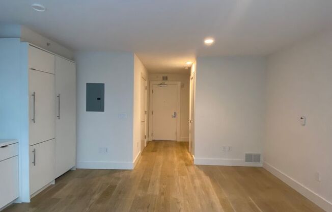 Studio, 1 bath, 384 sqft, $2,195, Unit 25