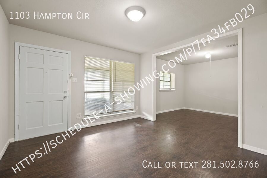 1103 HAMPTON CIR