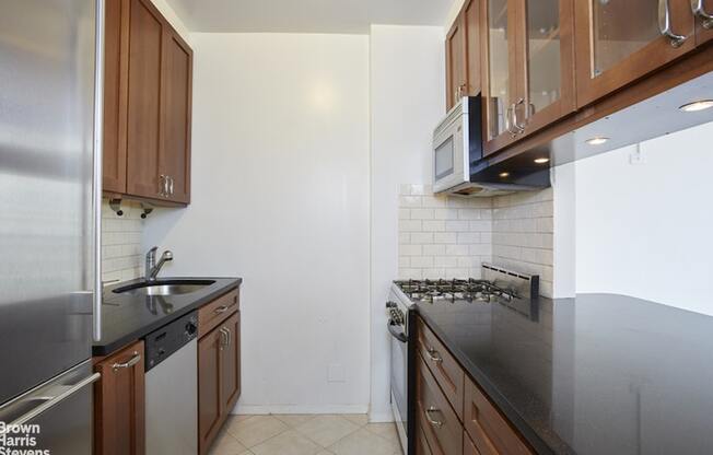 250 W 89 ST