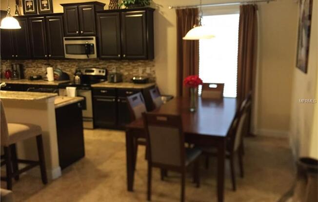 GORGEOUS SINGLE FAMILY HOME, PROFESSIONALLY DECORATED, FULLY FURNISHED