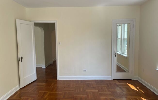 1 bed, 1 bath, 768 sqft, $1,385, Unit Royal York 112