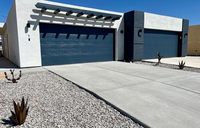186 Palm Ave.