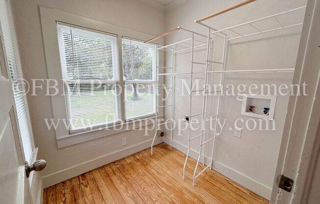 2 beds, 1 bath, $1,600