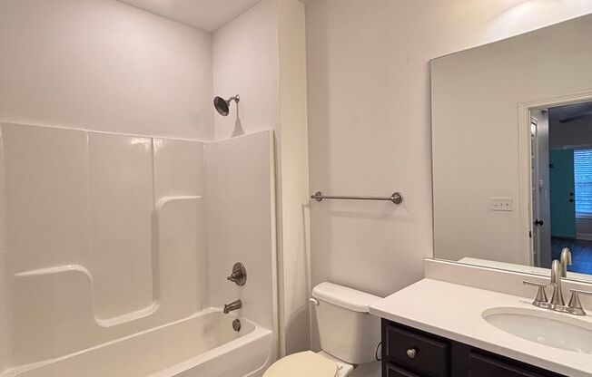 1 bed, 1 bath, 750 sqft, $995, Unit E201