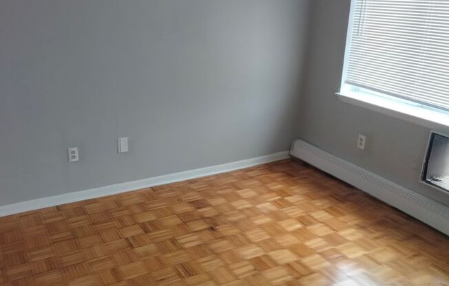 2 beds, 1 bath, 750 sqft, $1,425, Unit C10