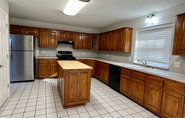 3 beds, 2 baths, $1,695