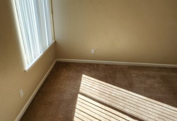 1 bed, 1 bath, 700 sqft, $1,730, Unit 240