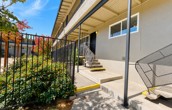 Courtside Apartments