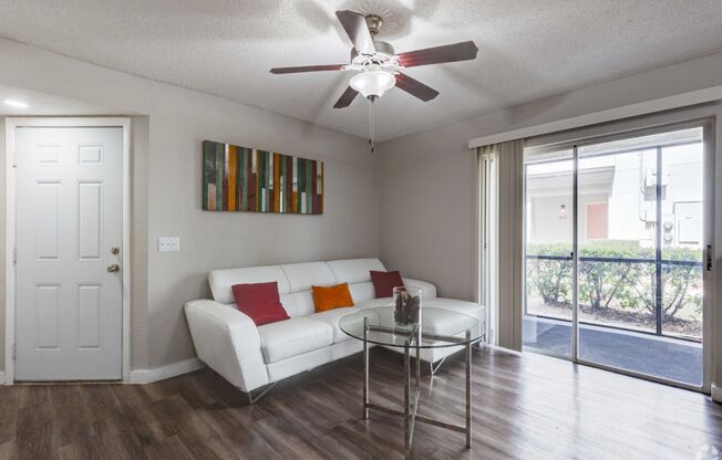 1 bed, 1 bath, 792 sqft, $1,225, Unit 15