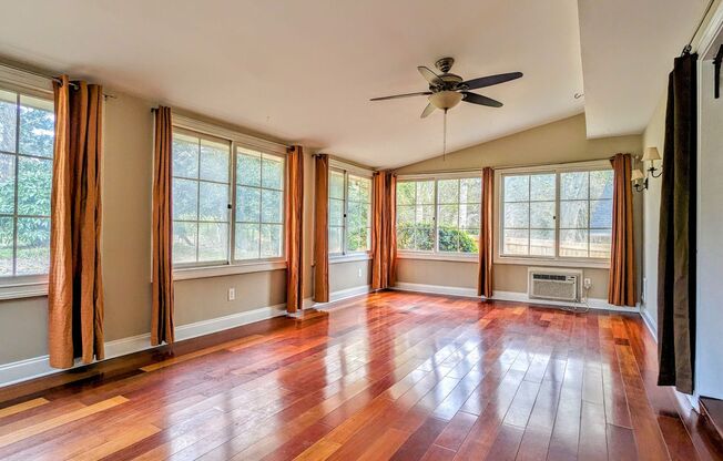 4 beds, 2.5 baths, $3,400