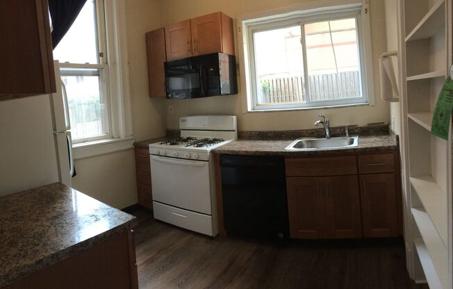 1 bed, 1 bath, $725, Unit 8-3rdF