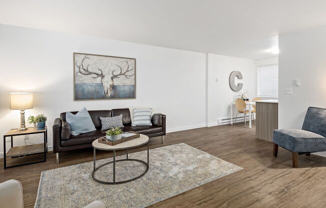 2 beds, 1 bath, 716 sqft, $1,695, Unit 14