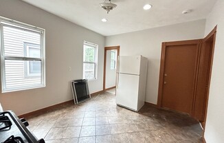 4 beds, 1 bath, $2,800, Unit 3