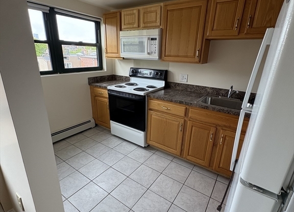 2 beds, 1 bath, 683 sqft, $3,000, Unit 66