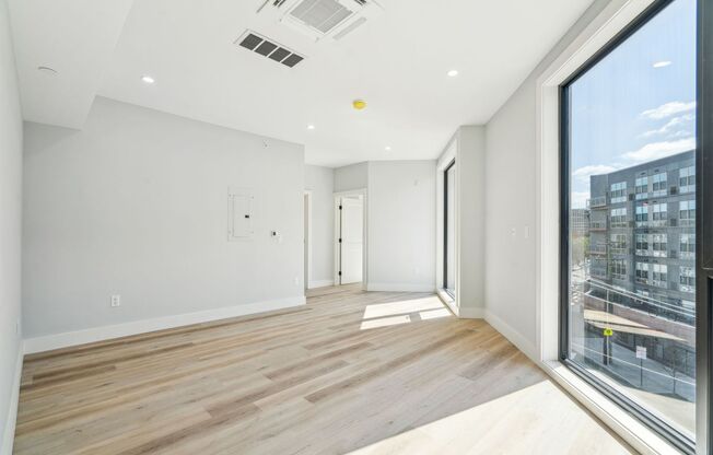 2 beds, 1 bath, $2,700, Unit 206
