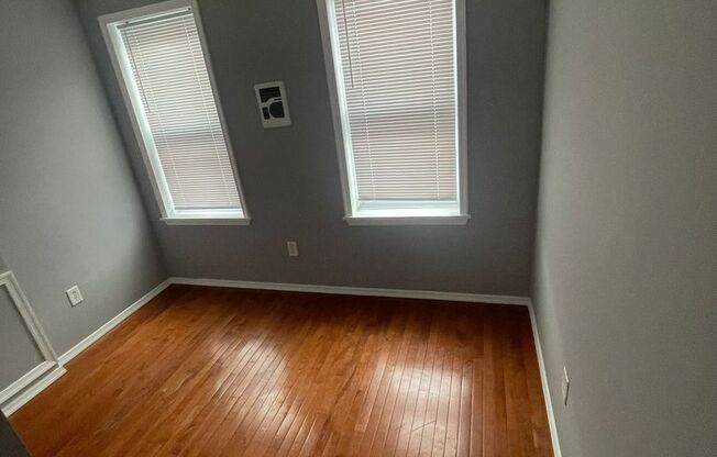 3 beds, 1 bath, $1,300