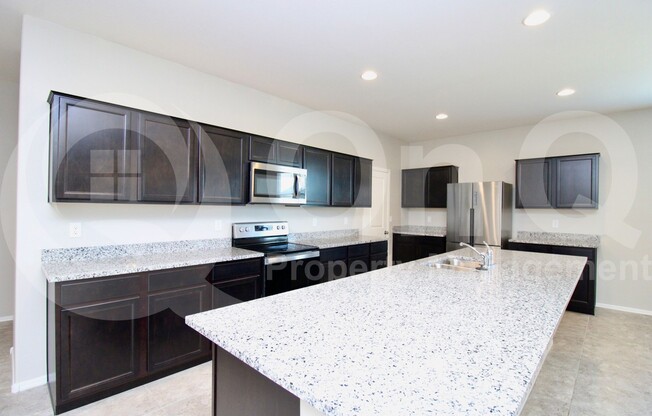 1027 W AVALON CYN DR