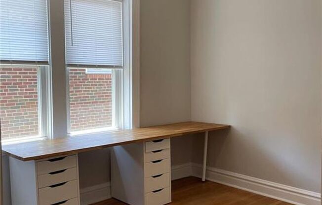 Open floor plan in ideal south city location