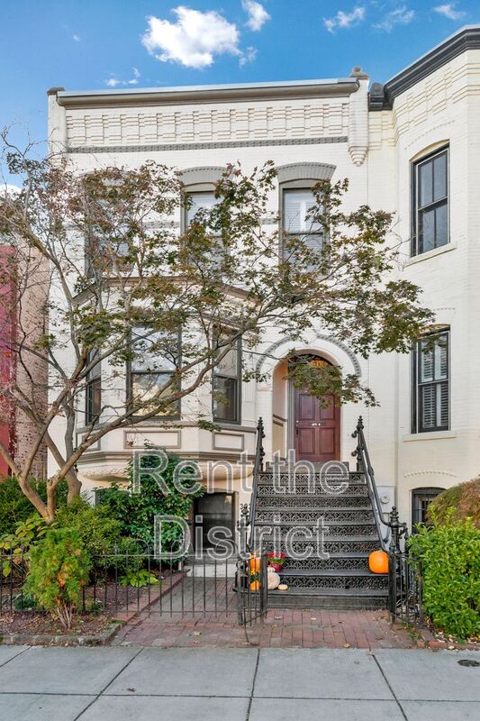 303 C ST SE