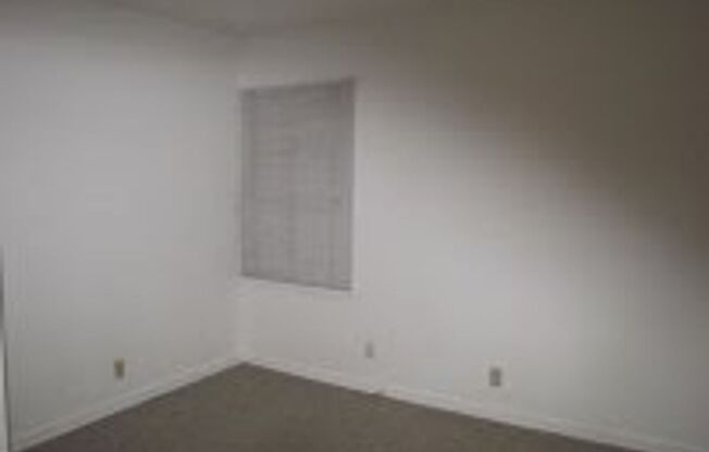 2 beds, 1 bath, 1,077 sqft, $1,250, Unit 380 N 200 E