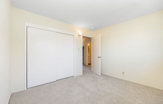 2 beds, 1 bath, $2,350, Unit 1576-D