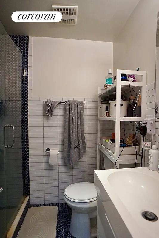 254 W 15 ST