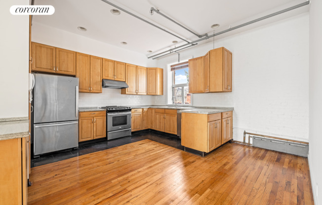 405 E 13 ST