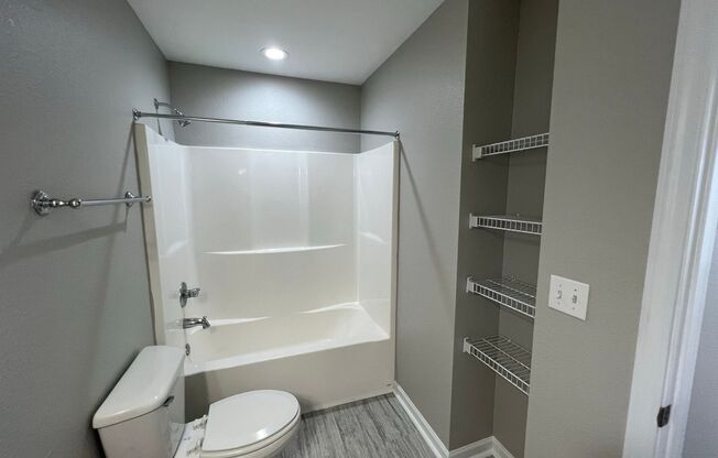 3 beds, 2.5 baths, 1,165 sqft, $1,895, Unit 831