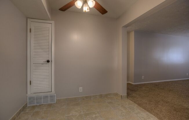 1 bed, 1 bath, 720 sqft, $925, Unit 18