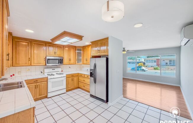 2BD/1BA Home in La Mesa with Turf Yards, Large Backyard, W/D & 2-Car Garage