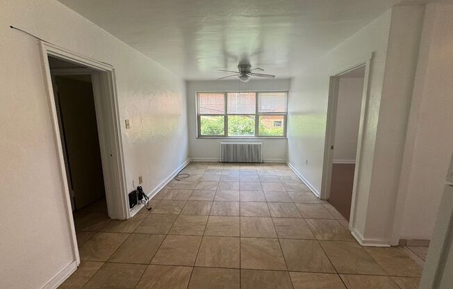 3 beds, 1 bath, $1,995, Unit 210C