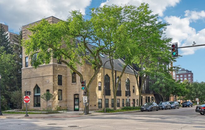 1700 OAK AVE